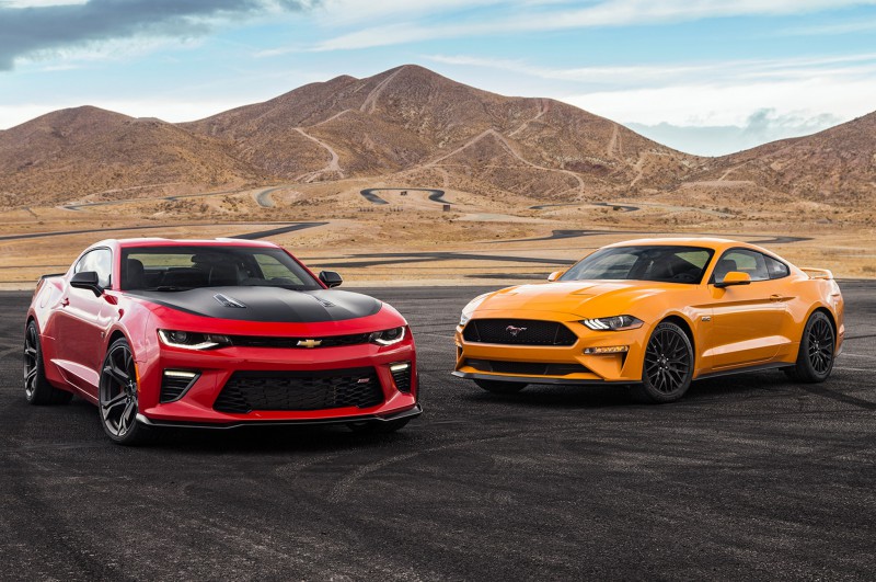 2018-Chevrolet-Camaro-SS-1LE-2018-Ford-Mustang-GT-Performance-Pack-01-1.jpg