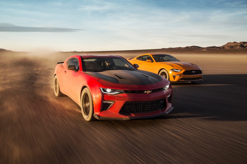 2018-Chevrolet-Camaro-SS-1LE-2018-Ford-Mustang-GT-Performance-Pack-front-three-quarter-in-motion-01.jpg