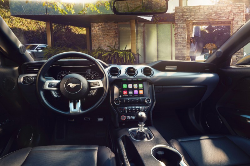 New-Ford-Mustang-Interior 1.jpg